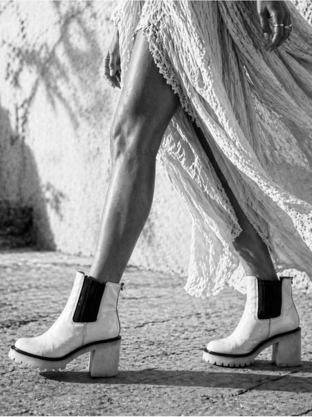 Sorel White Chelsea Heel Ankle Boots with Black Elastic